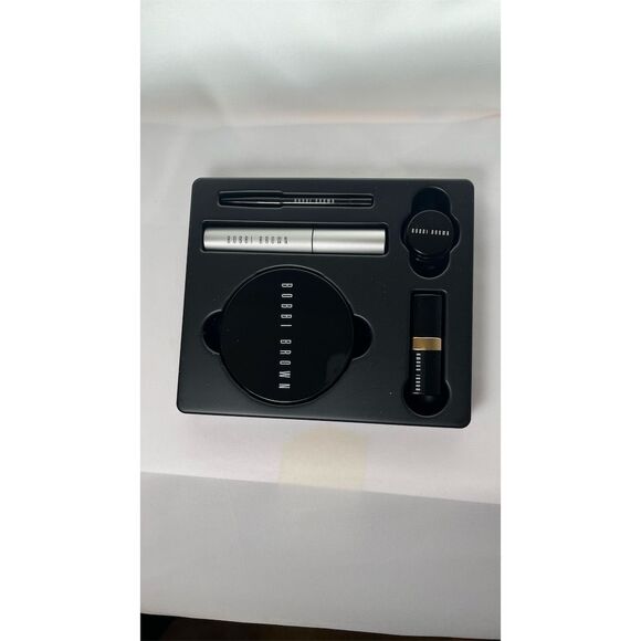 Bobbi Brown Holiday Instant Pretty Makeup Set 5-Piece Collection - Picture 4 of 4